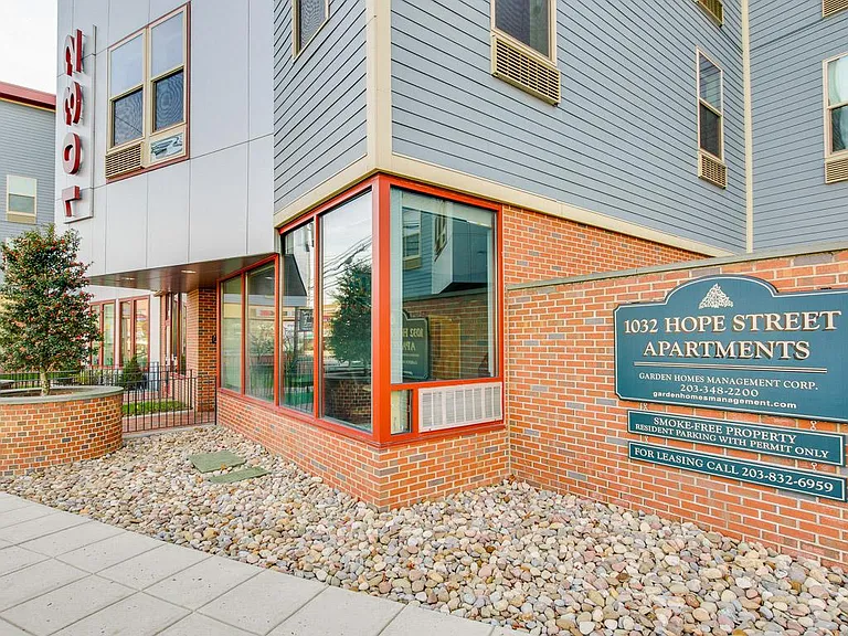 1032 Hope Street Apartments — Photo 2
