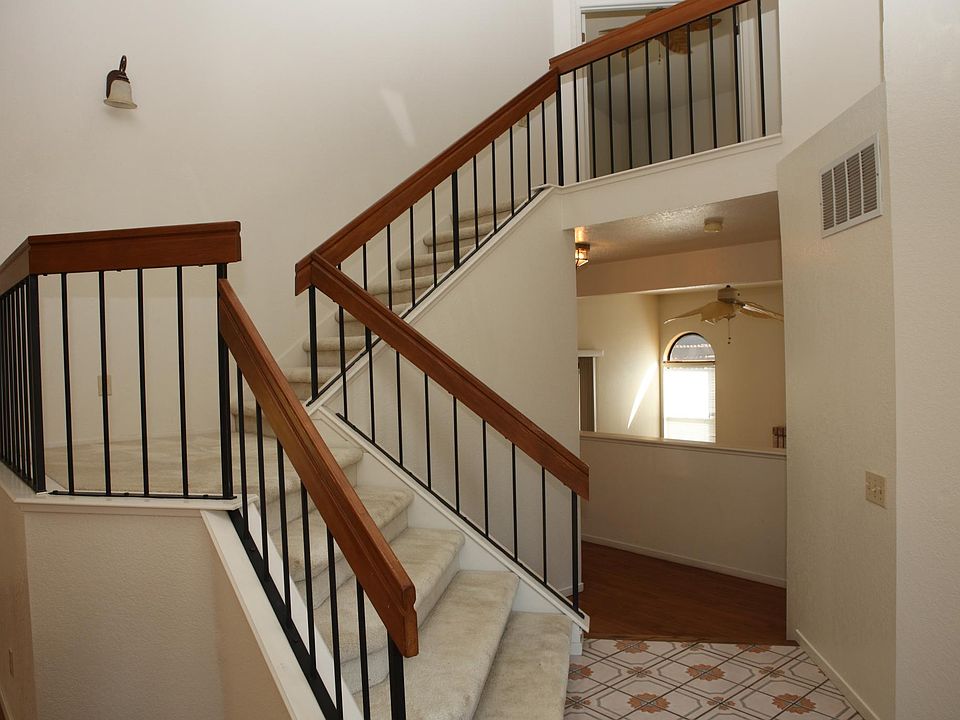 2nd image of 625 Sunnyvale Pl