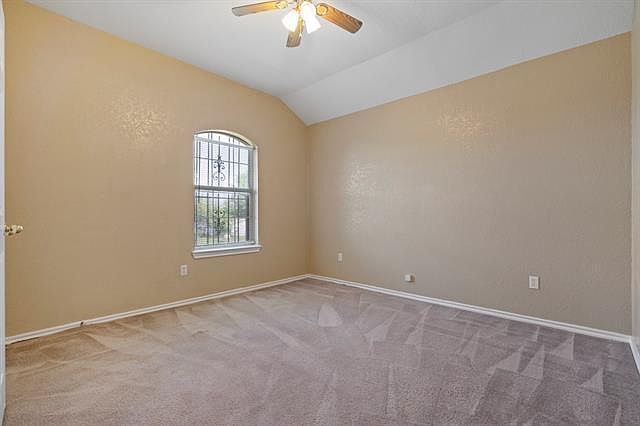 1st image of 904 Southwood Dr