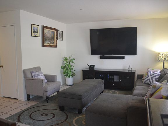 DSC_0041 Family Room
