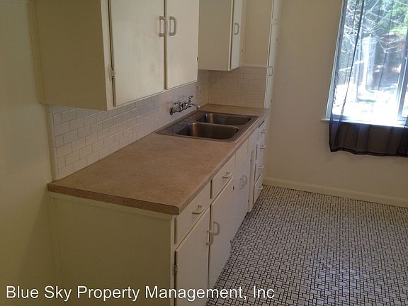 4th image of 304 NE 1st Ave