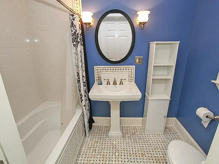 2nd full bathroom with soaking tub