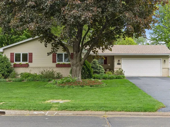 2124 Pleasant View Dr, New Brighton, MN 55112
