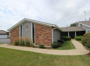427 N Thornwood Dr, McHenry, IL 60050