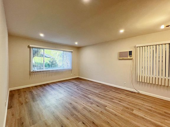 3rd image of 231 S Hudson Ave APT 7