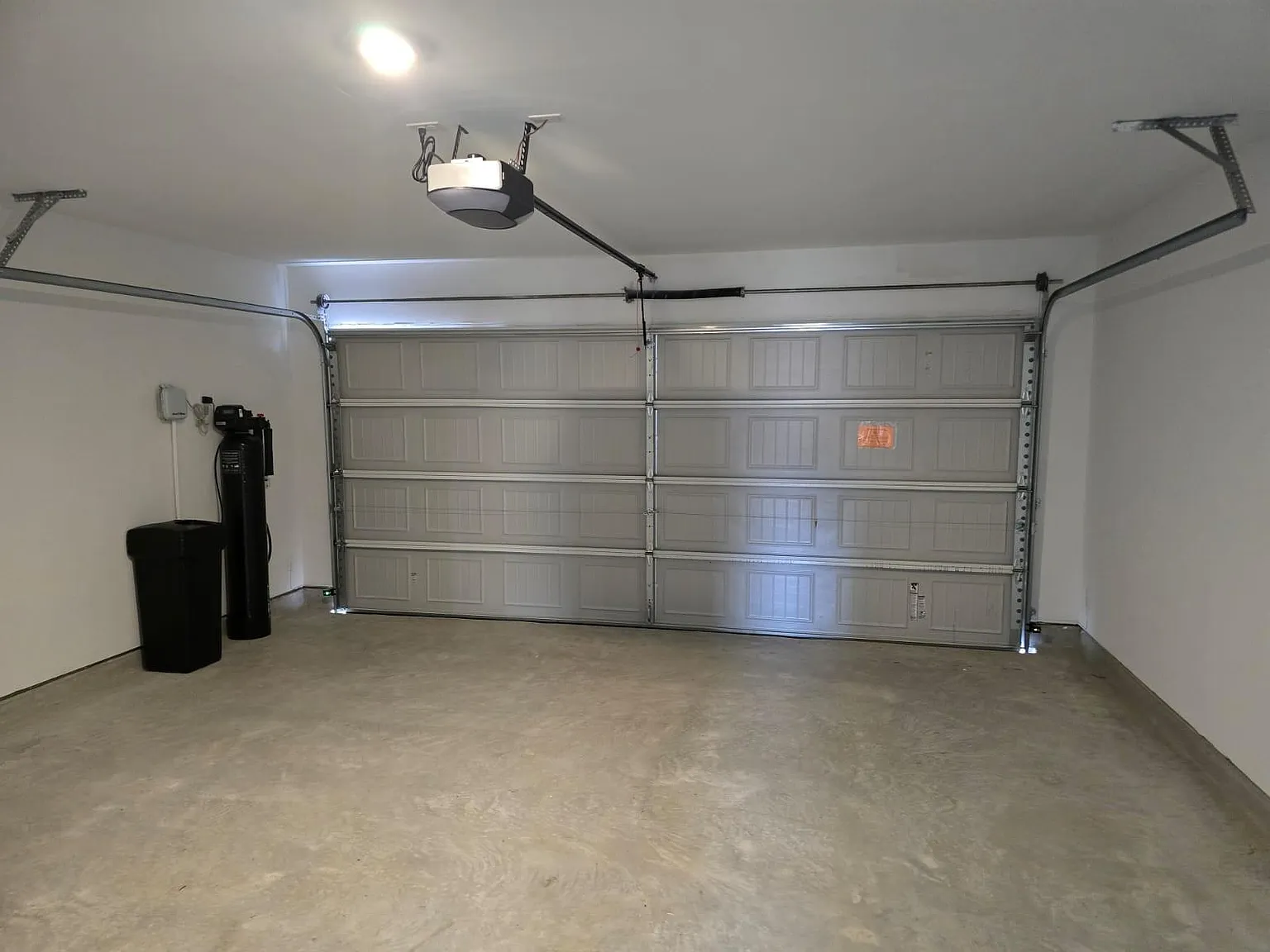 4 bed, 2.5 bath, 2039 sqft, $2,095 — Photo 3