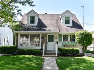 807 E Hampton Rd, Whitefish Bay, WI 53217