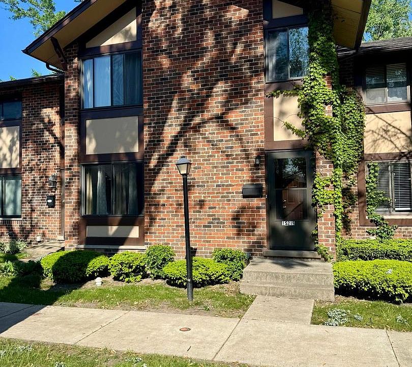 1st image of 1 S 215 Stratford Ln