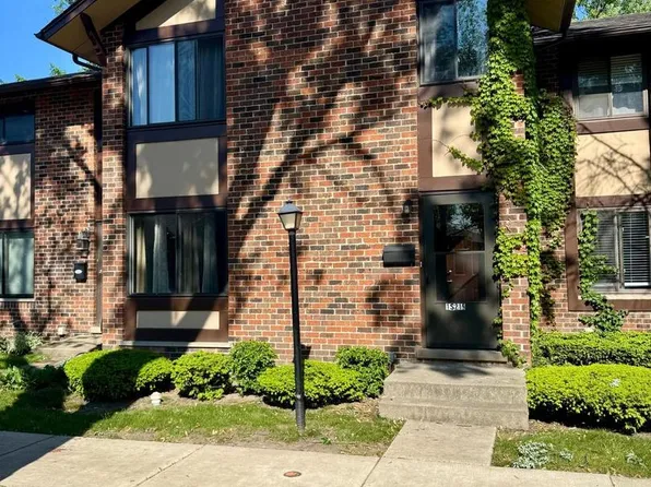 1 S 215 Stratford Ln, Villa Park, IL 60181