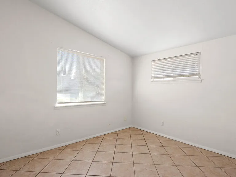 1600 Sumac Dr — Photo 27