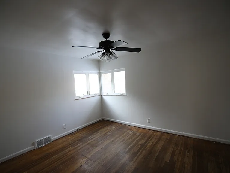3191 E Broad St — Photo 17