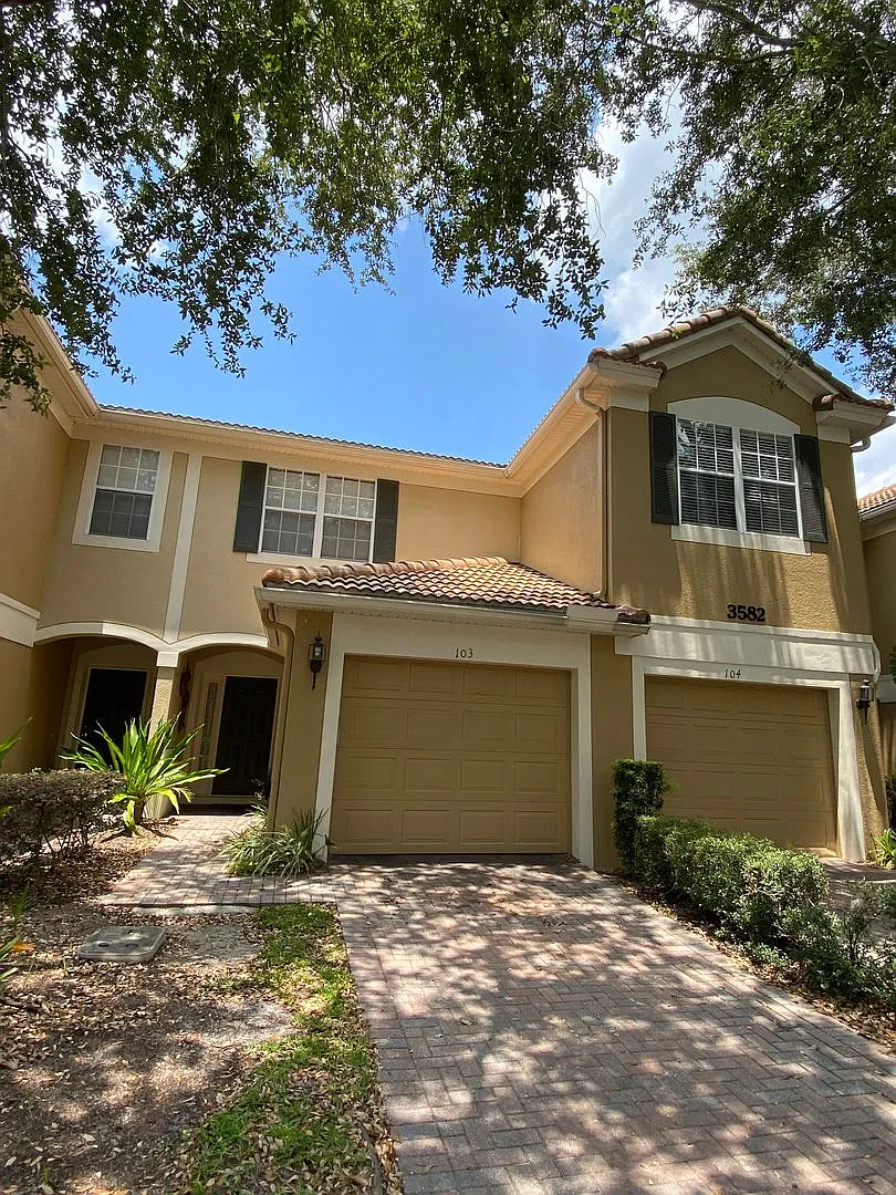 Excellent Town House For Rent — Photo 1