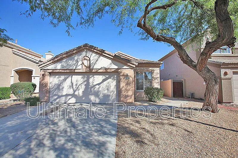 3 bed, 2.0 bath, 1407 sqft, $2,095 — Photo 1