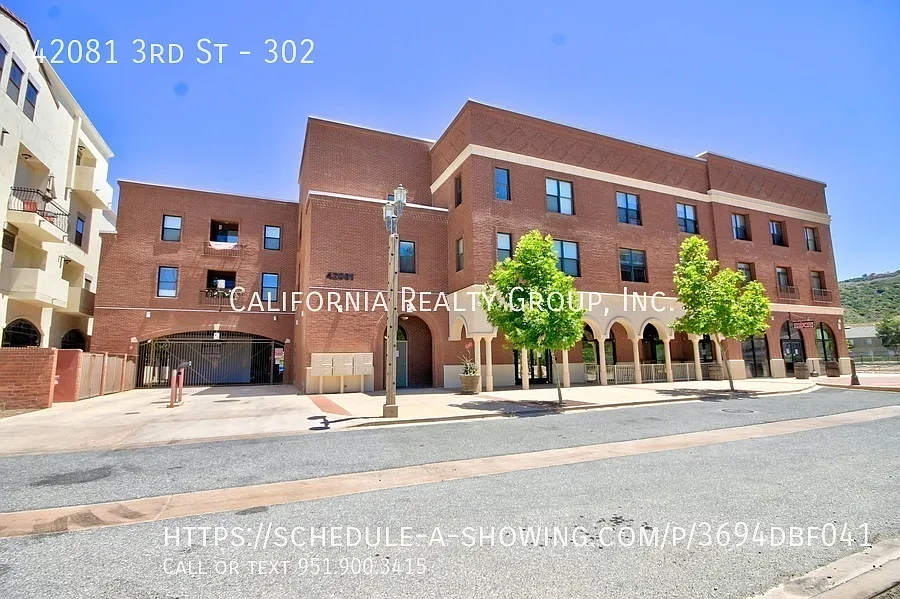 3rd St, 42081