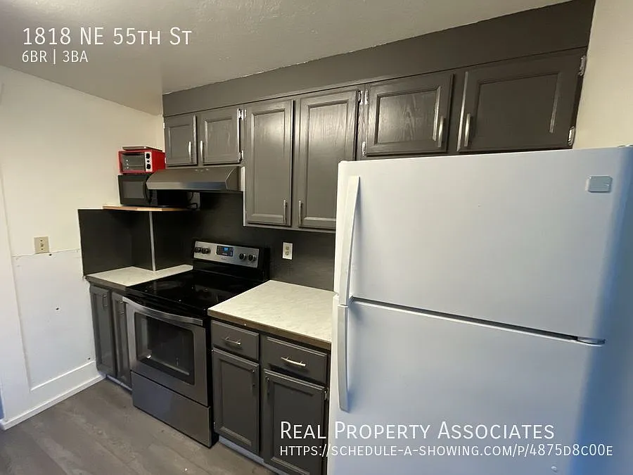 University District Home — Photo 3