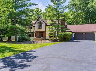 6 Leslie Ct, Morristown, NJ 07960