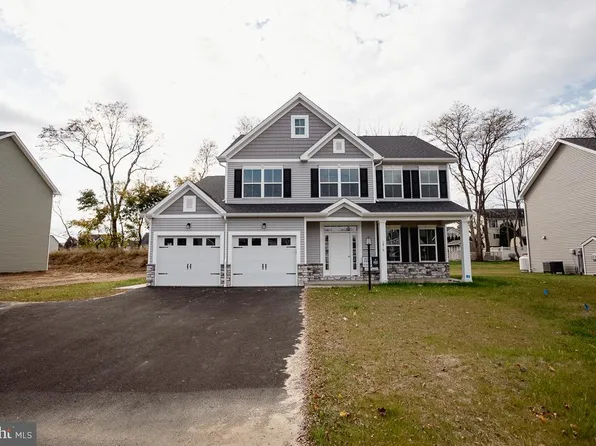 1819 Edgewood Dr, Shippensburg, PA 17257