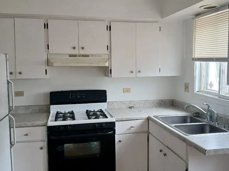 15641 Greenwood Rd #2E — Photo 6