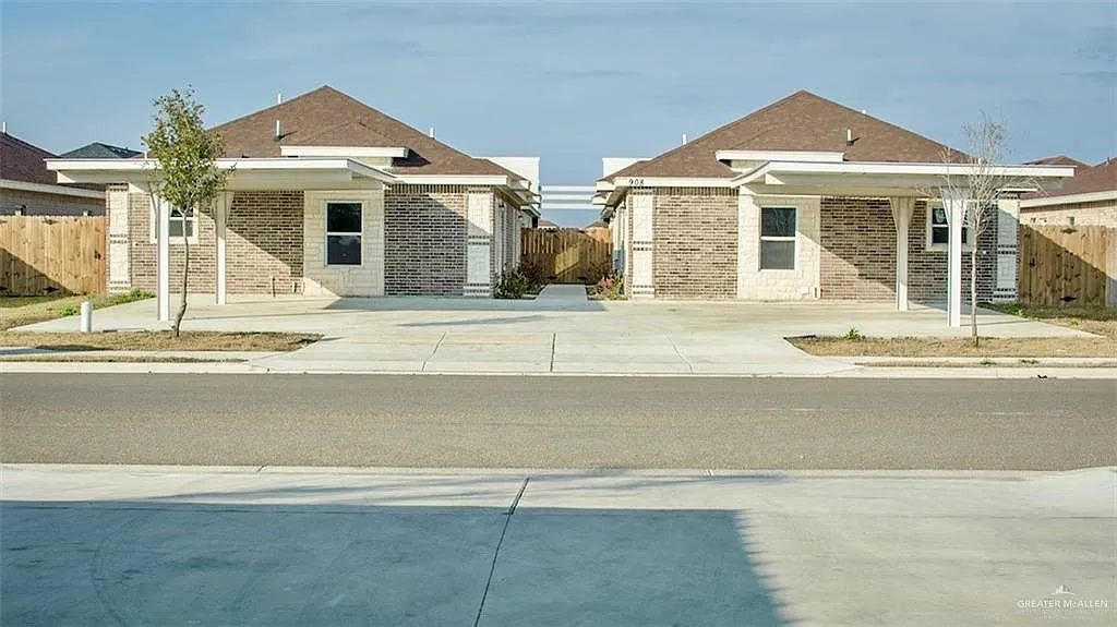 2 bed, 2.0 bath, 900 sqft, $950 — Photo 1