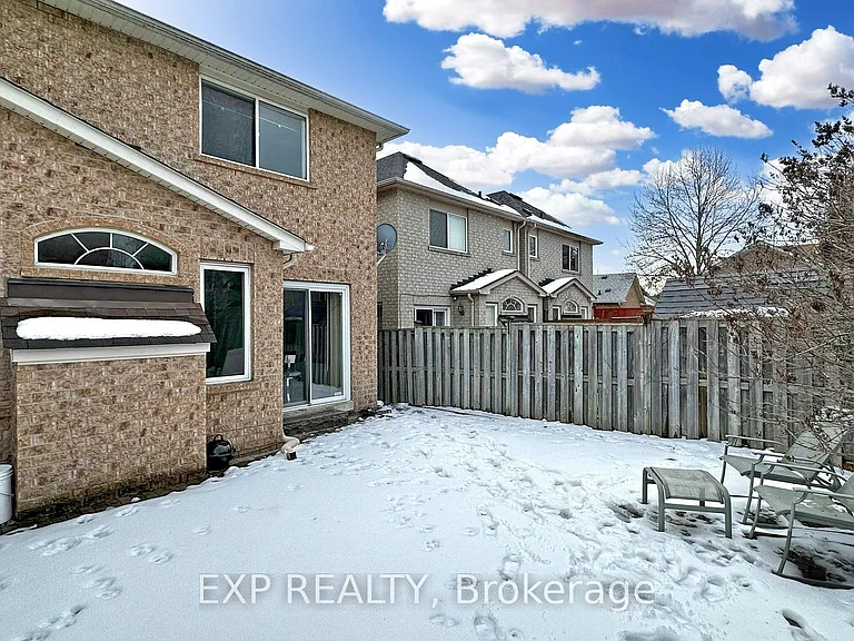 8 Hacienda Dr — Photo 32