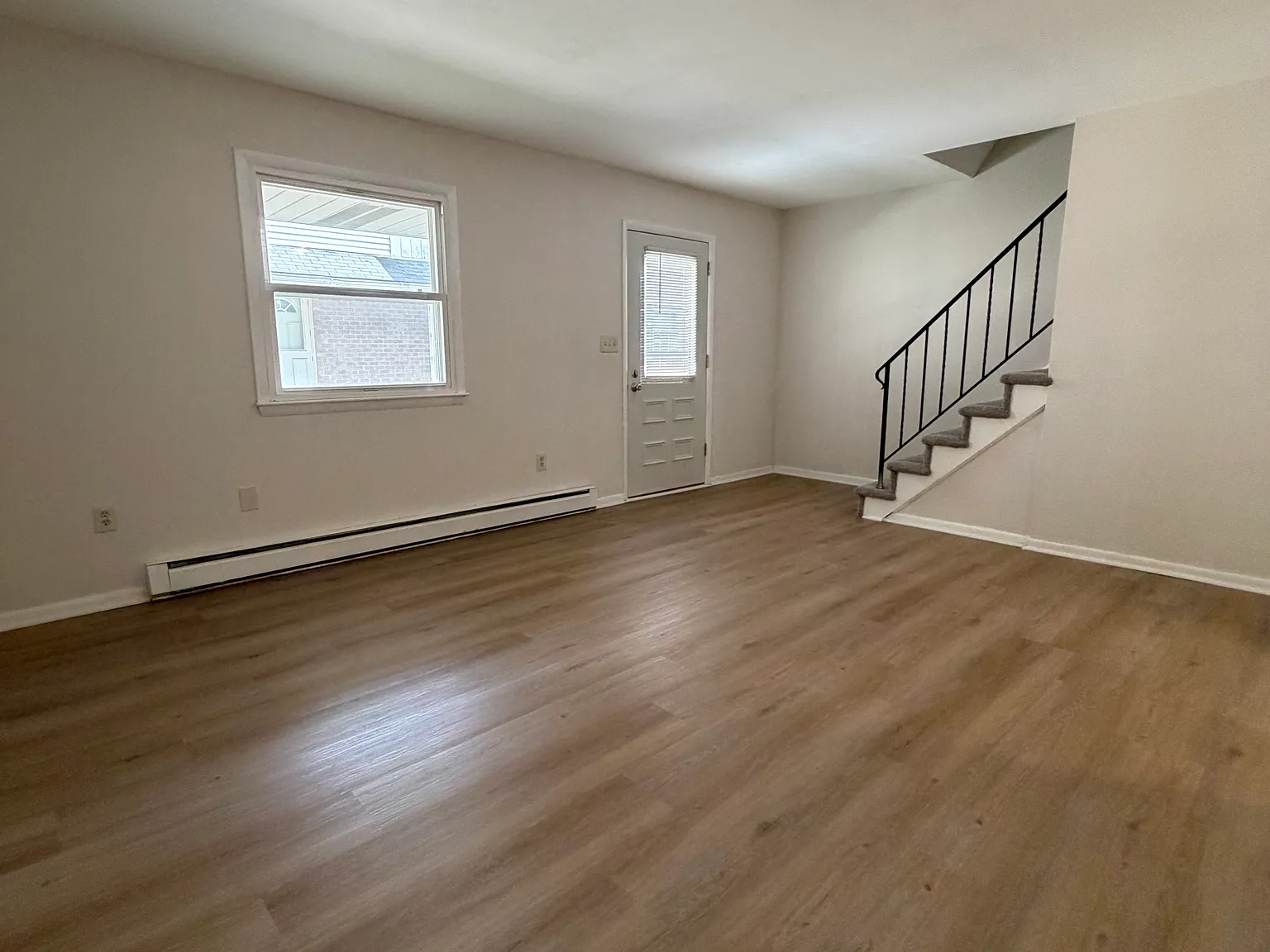 3 bed, 1.5 bath, 1304 sqft, $1,995 — Photo 3