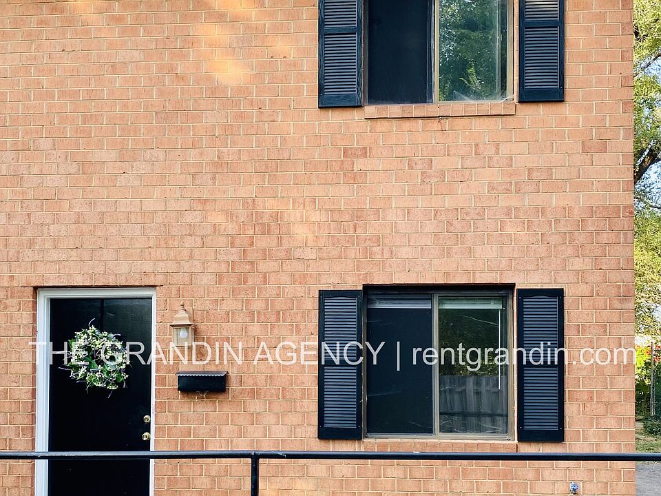 1st image of 106 Lee Ave NE #10