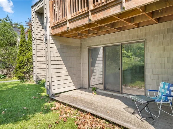 11 Hawthorne Circle, South Burlington, VT 05403