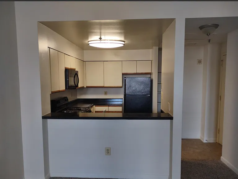 Marlboro Classic Apt & Redwood Square — Photo 87