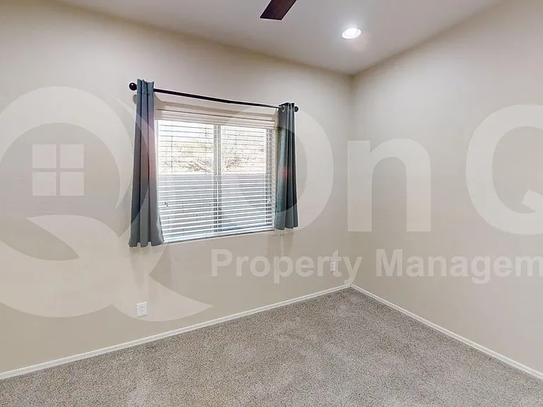 1015 W Spur Dr — Photo 10