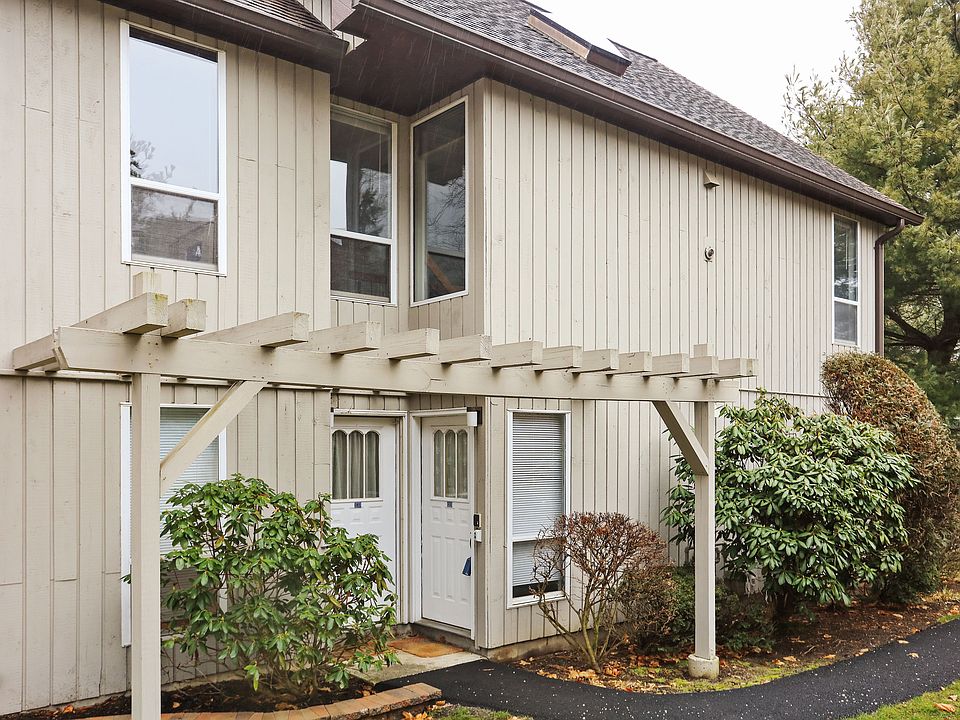 1st image of 42 Villa Dr #42
