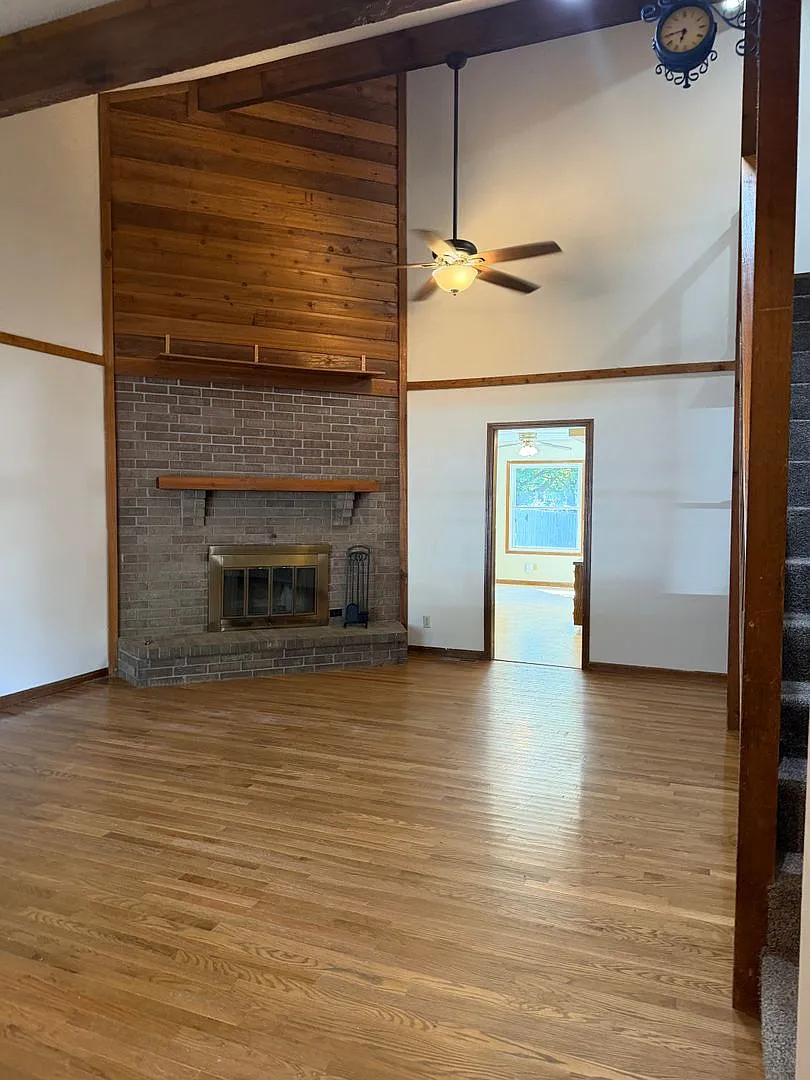4 Bed, 2 bath, 2 car garage patio home — Photo 2