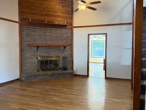 2nd image of 3735 N Pickwick Ave