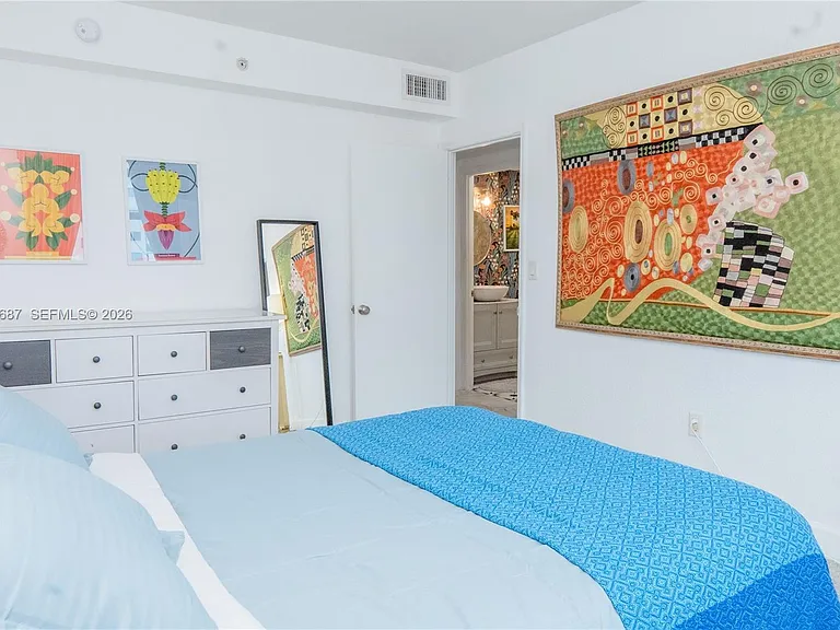 7501 E Treasure Dr #5M — Photo 6