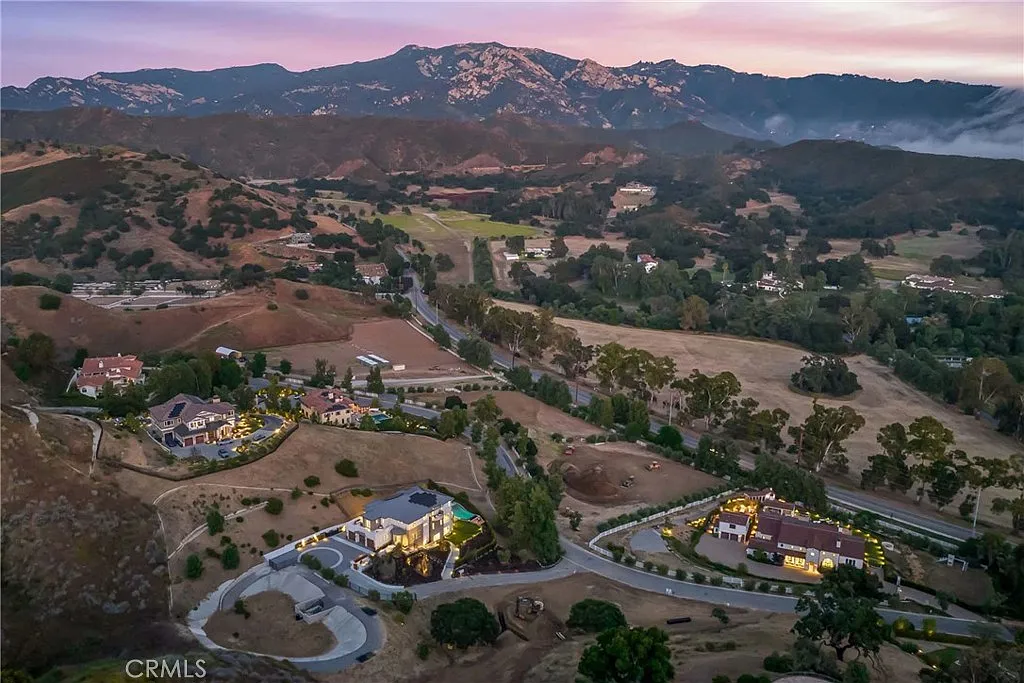 6 bed, 8.0 bath, 8305 sqft, $40,000 — Photo 4