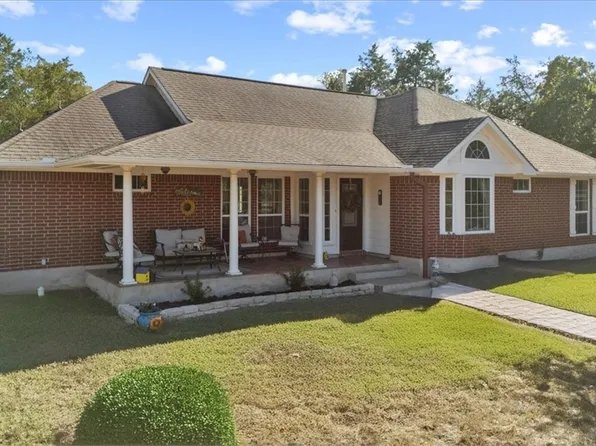 110 Sky Ranch Rd, Smithville, TX 78957