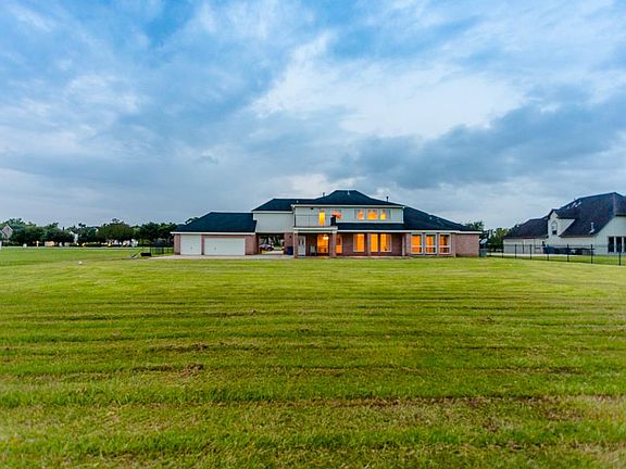 3rd image of 4627 Creek Point Ln