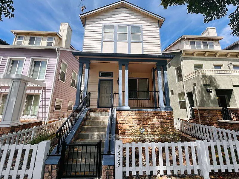 3 bed, 2.5 bath, 1725 sqft, $3,550 — Photo 1