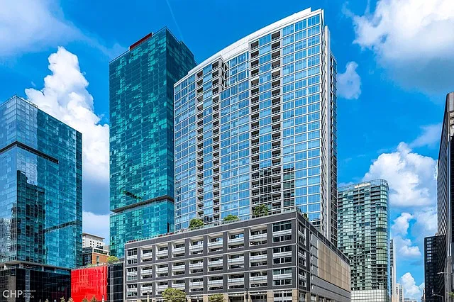 240 E Illinois St #1001 — Photo 1