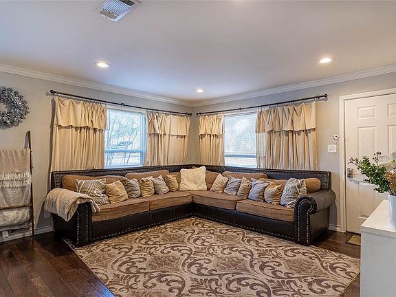 5th image of 921 Lydick Ln