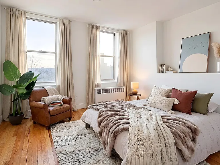 38 3rd St #2L — Photo 4