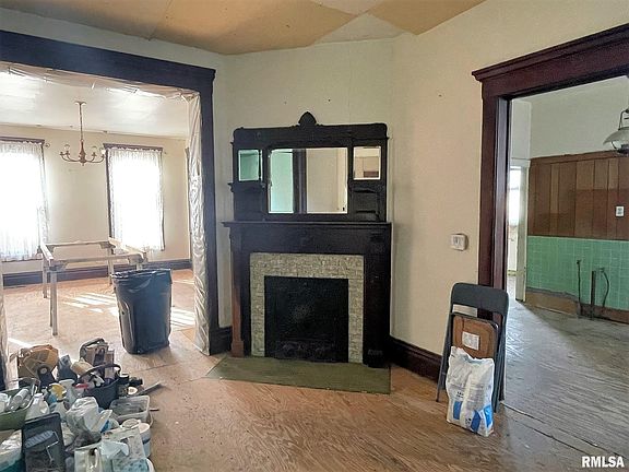 4th image of 1347 W Main St