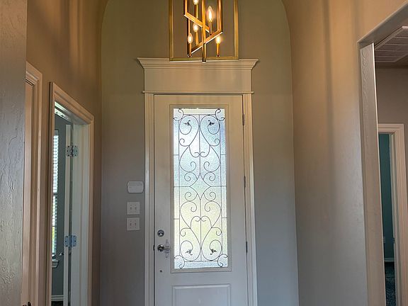 3rd image of 2401 Belle Ct