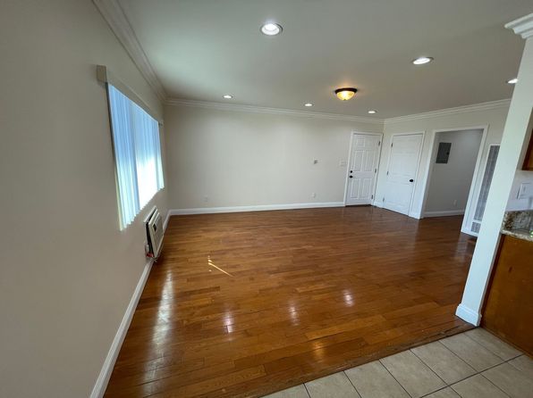 8816 Tobias Ave APT 4