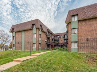 4944 Douglas Rd APT 303, Downers Grove, IL 60515