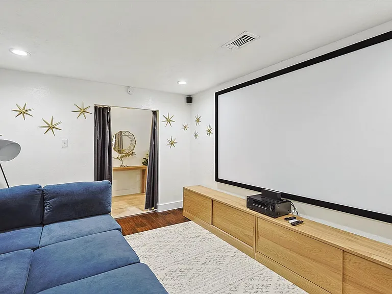 1012 Cloverdale Ln — Photo 11