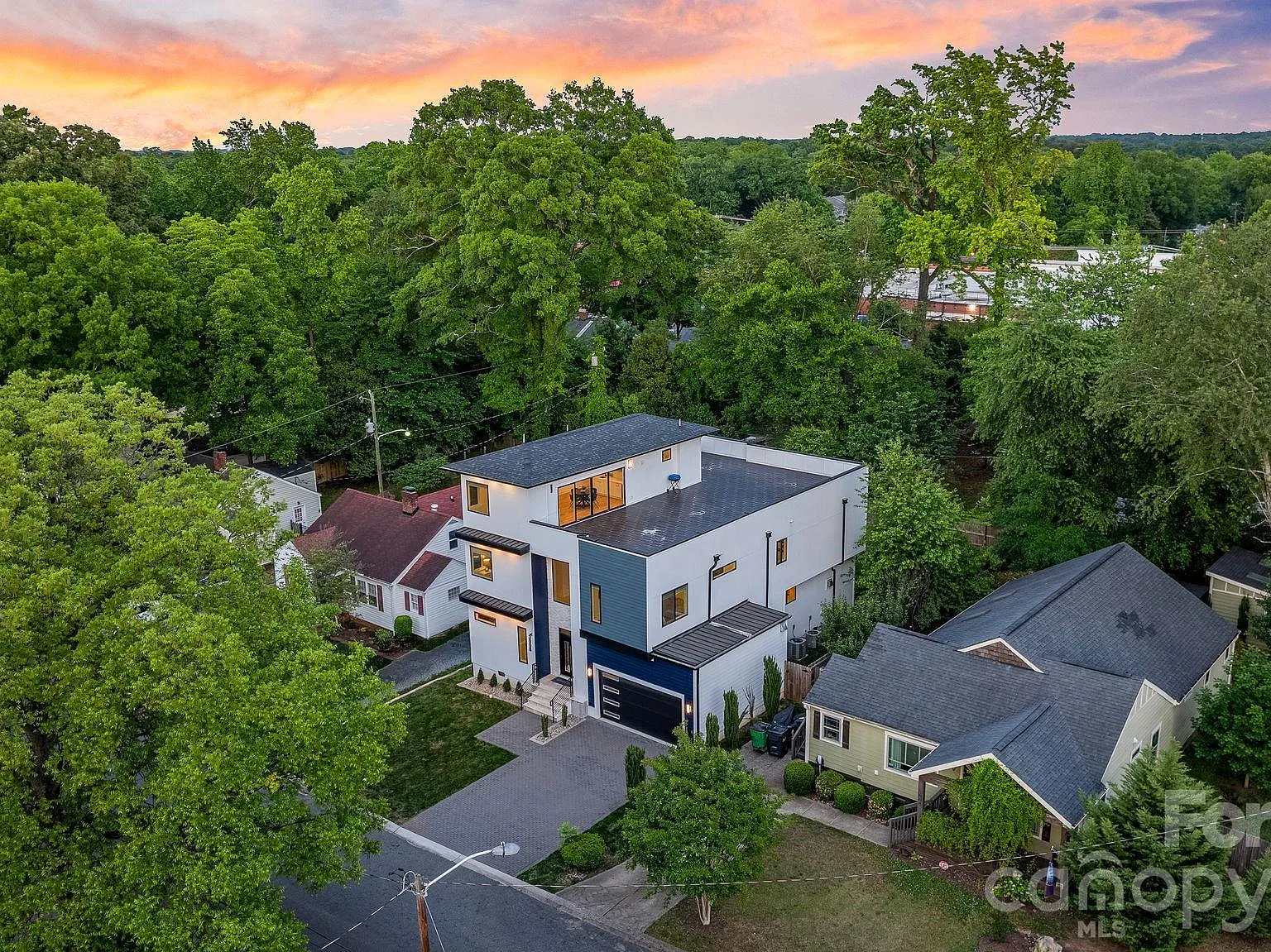 4 bed, 4.5 bath, 4285 sqft, $6,000 — Photo 3