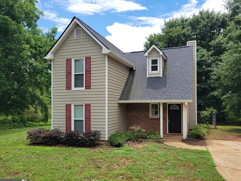 611 Leigh Ct — Photo 1