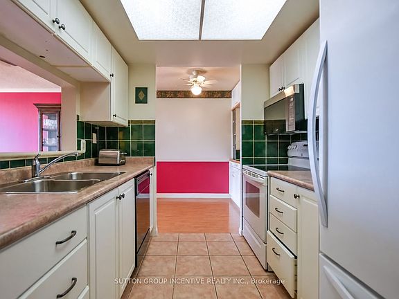 4th image of 65 Ellen St #1005