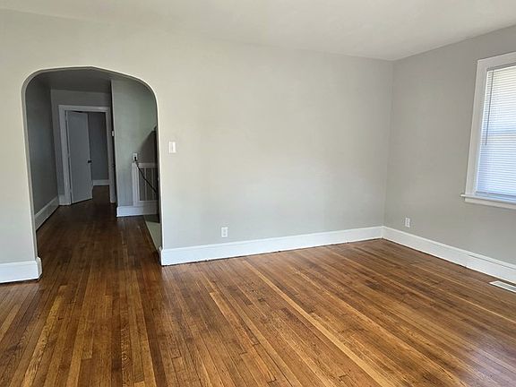 3rd image of 1516 Rivermont Hts