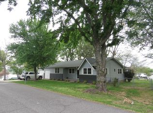 701 N 21st St, Grove, OK 74344